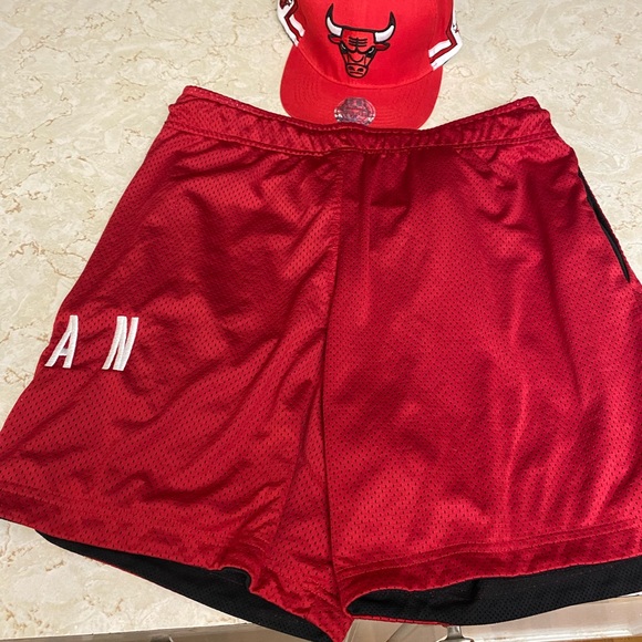 Jordan Shorts (used)Mens L in amazing condition New Mitchell & Ness Snap Back . - Picture 3 of 10